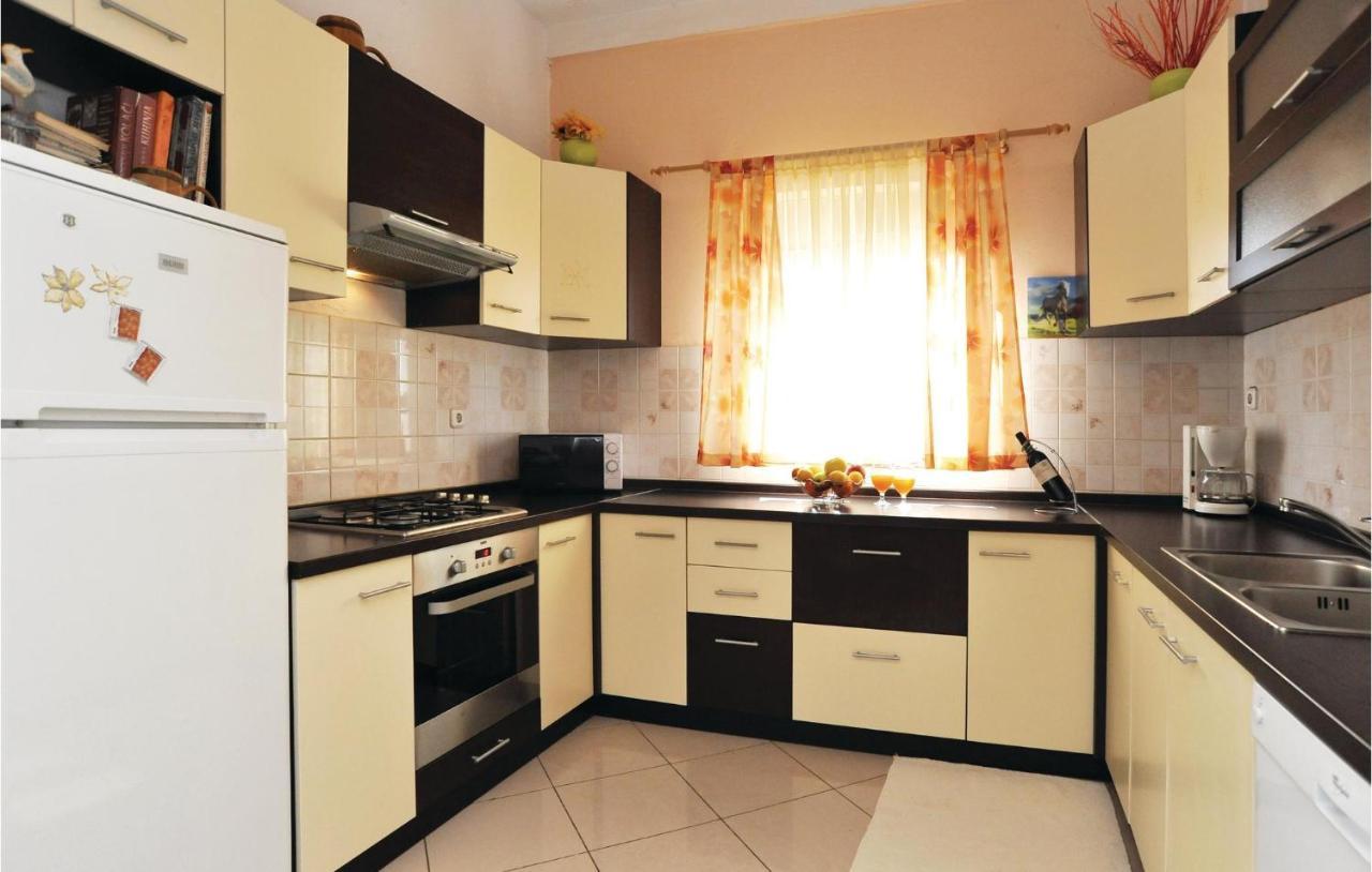 Beautiful Apartment In Maslenica With Kitchen Екстер'єр фото
