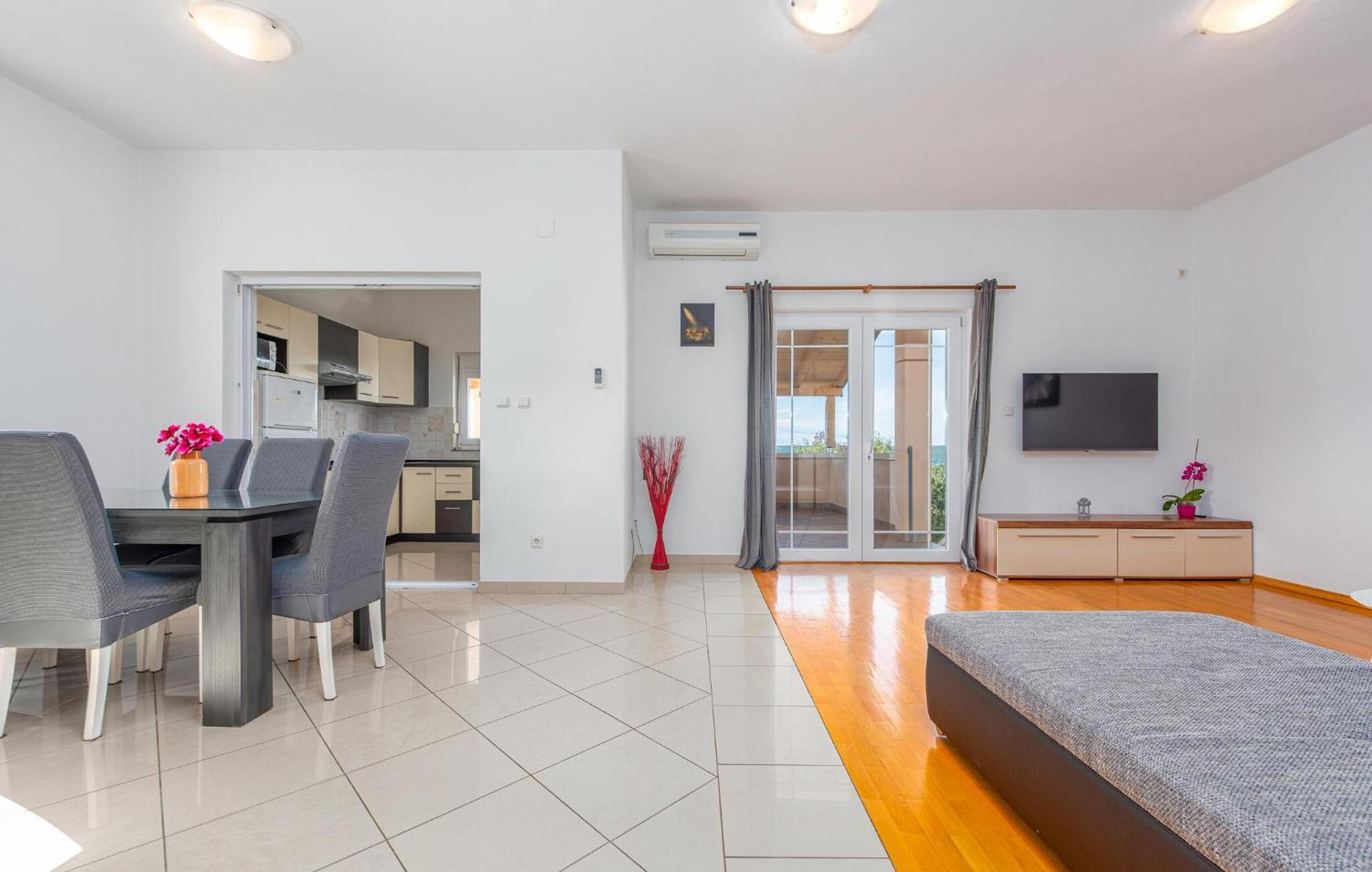 Beautiful Apartment In Maslenica With Kitchen Екстер'єр фото