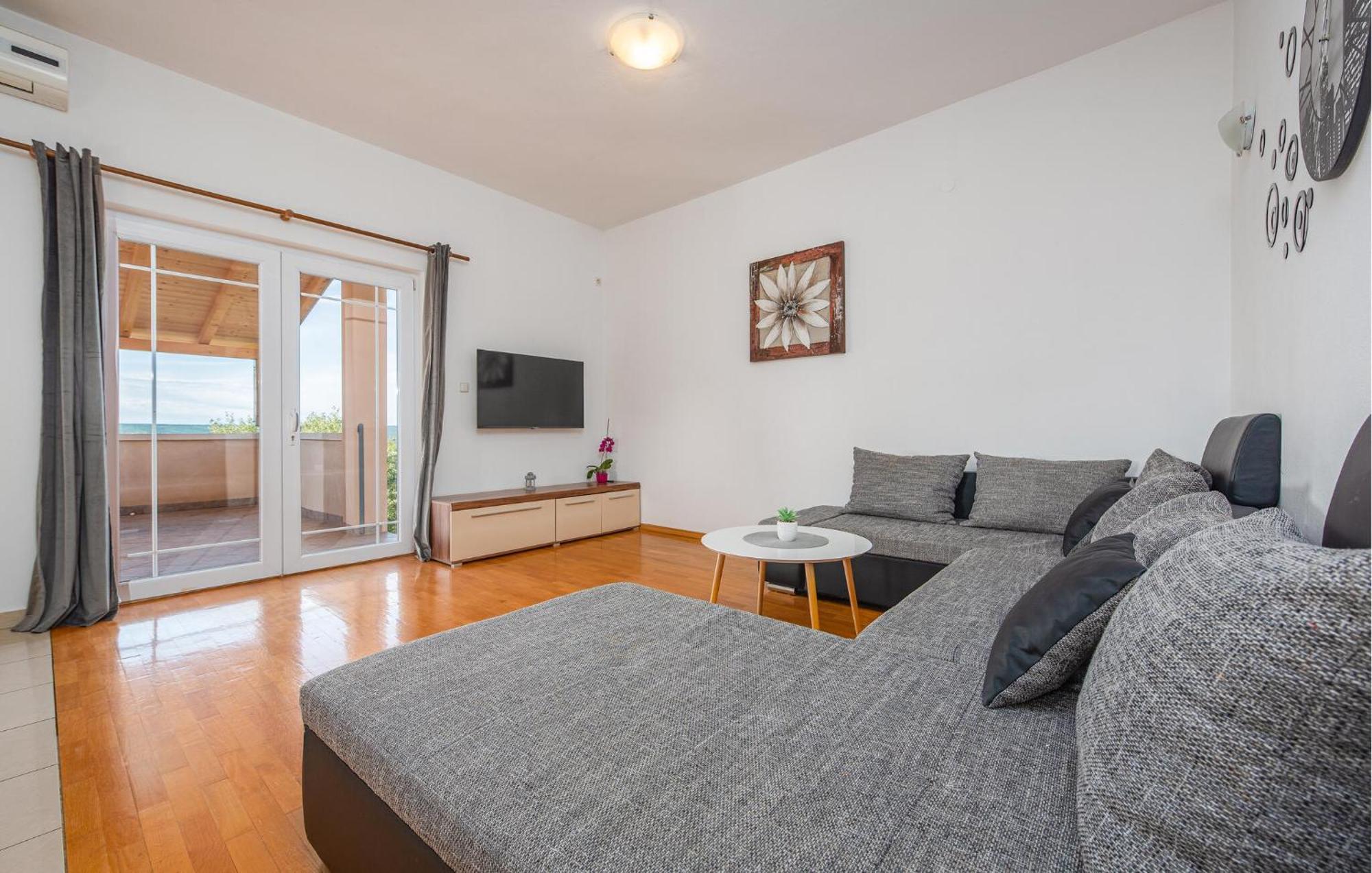 Beautiful Apartment In Maslenica With Kitchen Екстер'єр фото
